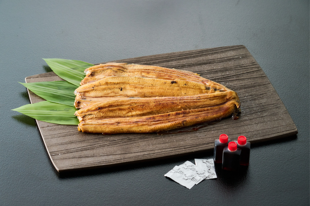 しみず屋の店内と鮮魚